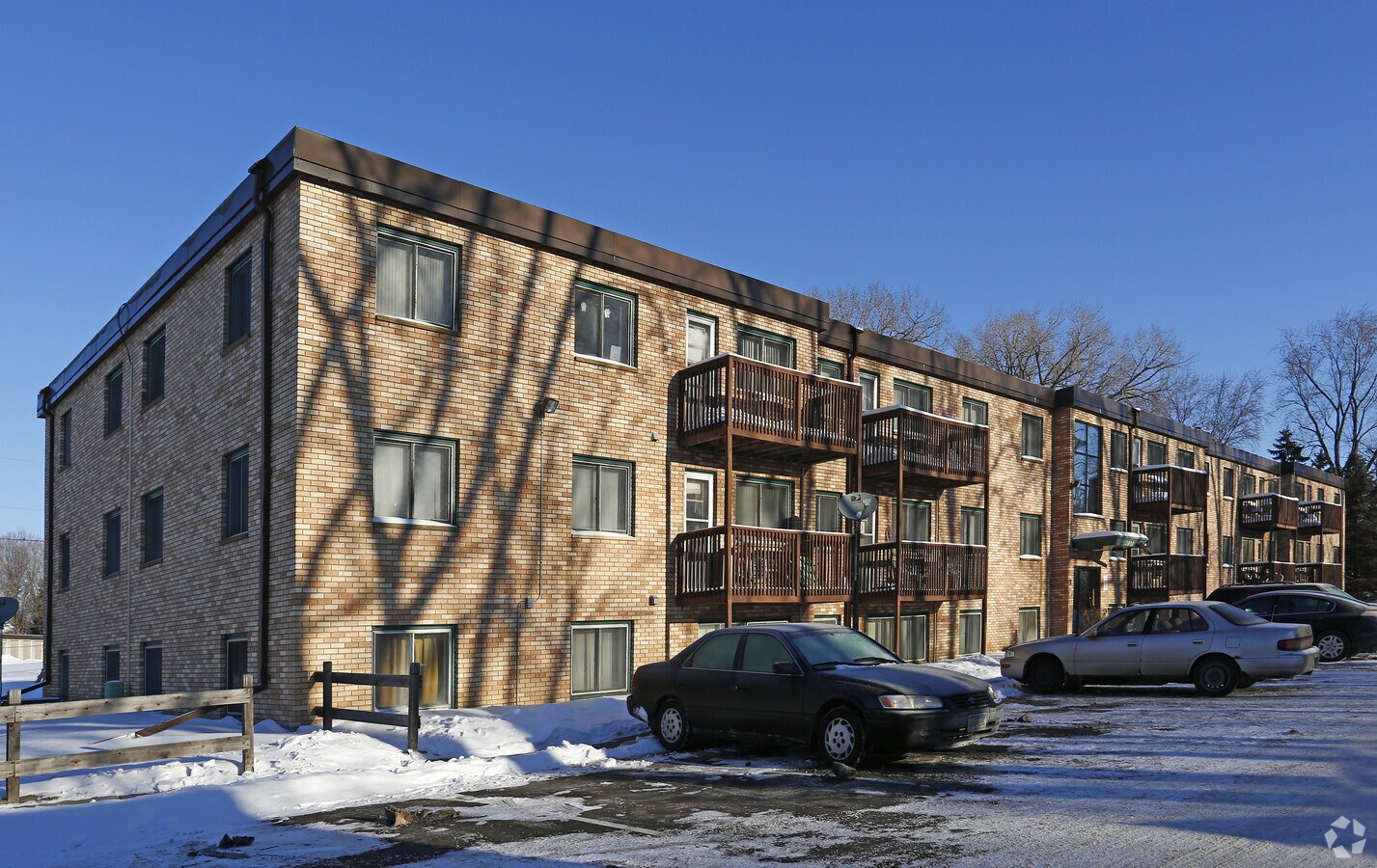 Photo - Macalaster Manor