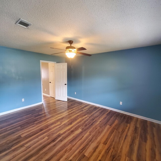 Photo - 953 Wedgewood Way