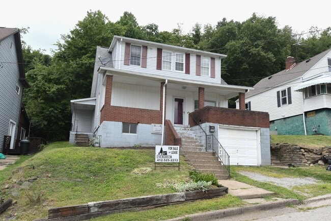Building Photo - 5 Bed /2 Bath Single Family Home for Rent ...
