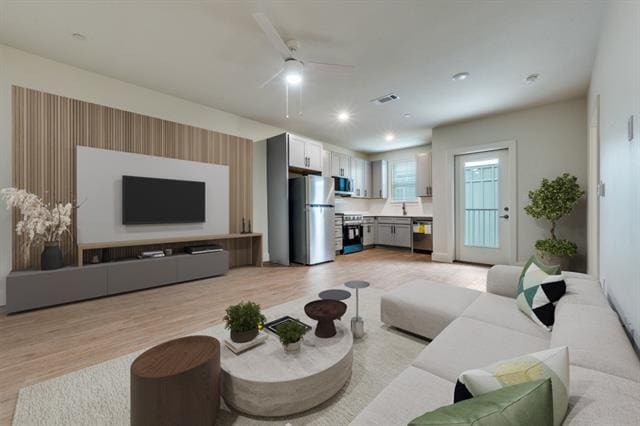 Building Photo - 5317 Reiger Ave Unit 202