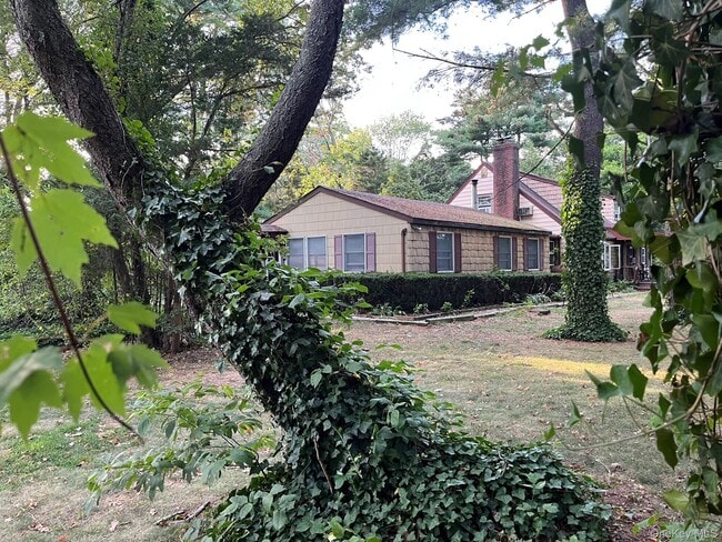 Building Photo - 1240 August Rd Rental