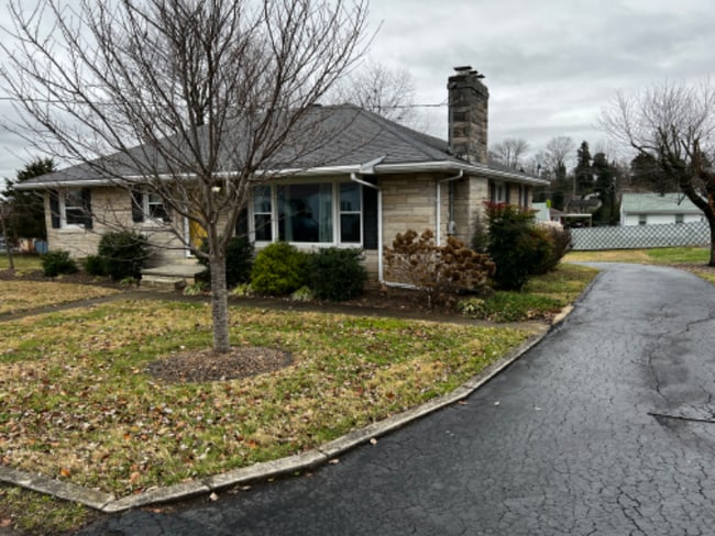Photo - 207 Sunnyhill Dr House