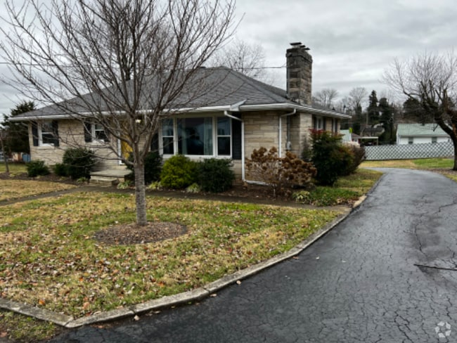 Building Photo - 207 Sunnyhill Dr Rental