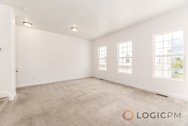 Photo - 10592 Redknife Dr