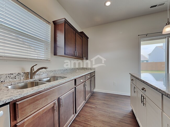 Photo - 877 Coralberry Ln