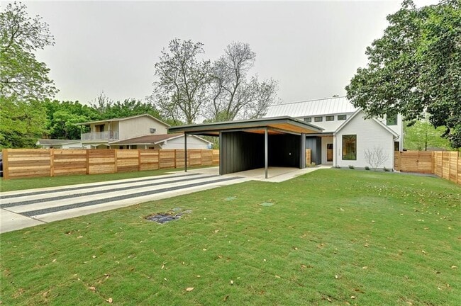 Photo - 3300 S 5th St