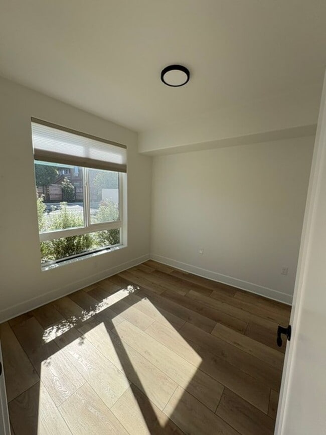 Photo - 402 W Grand Ave