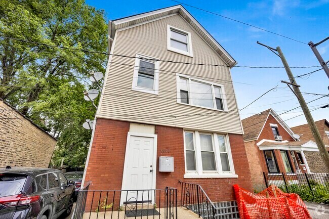 Building Photo - 3040 W Medill Ave Unit 2 Rental