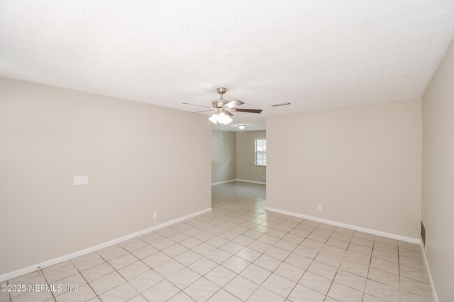 Photo - 1061 Grove Park Dr E