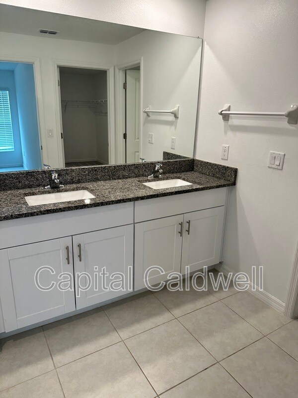 Photo - 5517 Blue Azure Dr