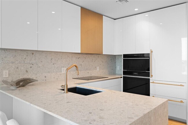 Photo - 2678 Tigertail Ave Unidad 615