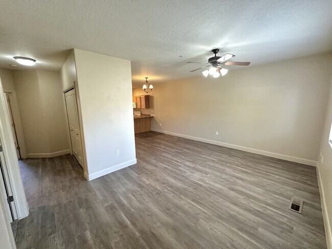 Photo - 700 N Main St Unit H3