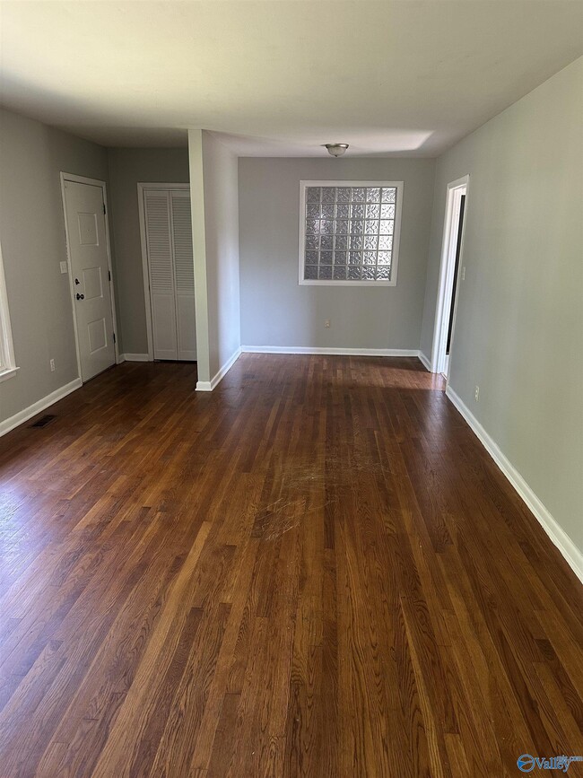 Photo - 2113 Norris Rd NW