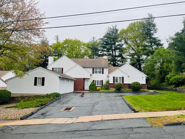 Building Photo - Rita Drive Condo