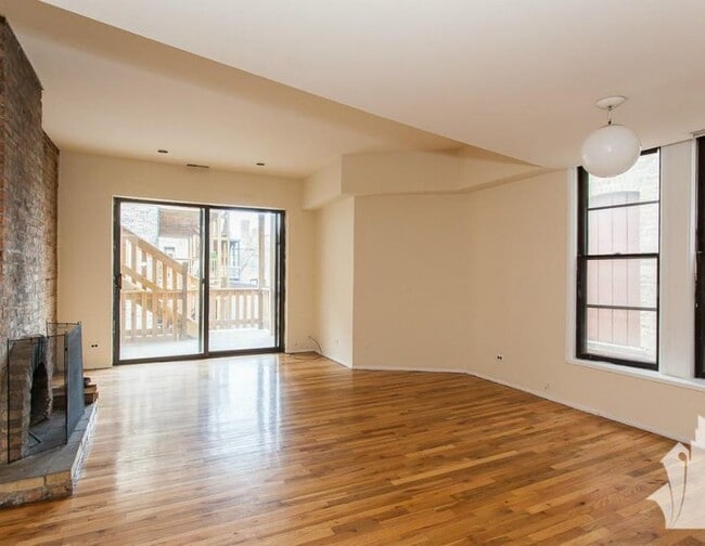 Building Photo - 606 W Surf St Unit 3