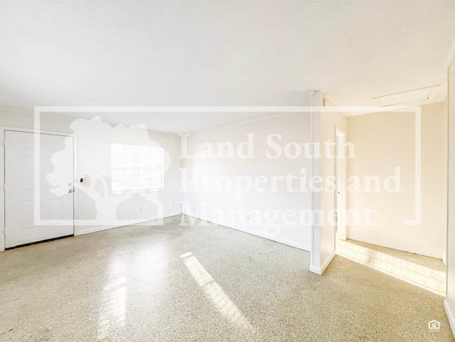 Photo - 5852 Olender Dr