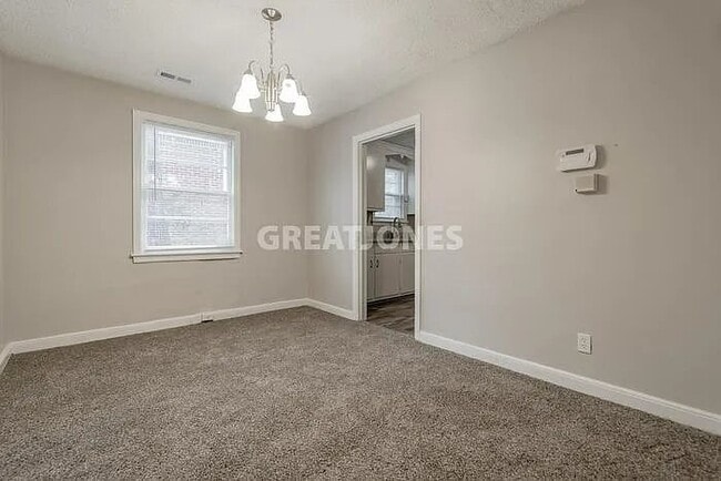 Photo - 1928 Surrey St