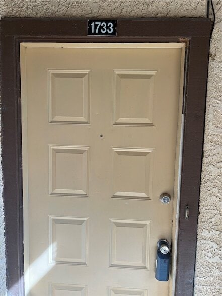Building Photo - 1733 Crest Grove Dr