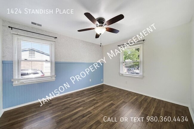 Photo - 1424 Standish Pl