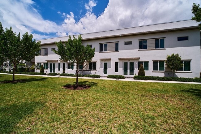 Building Photo - 10447 NW 66th St
