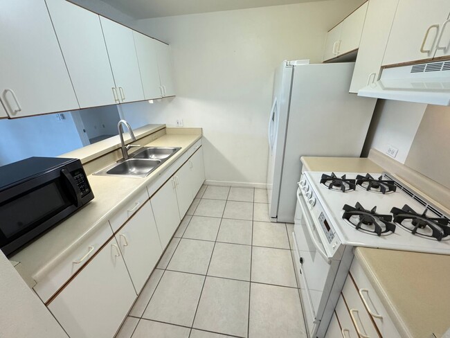 1 bedroom, 1 bath, 1 assigned parking at t... - 1 bedroom, 1 bath, 1 assigned parking at t... Condo Unit 2G