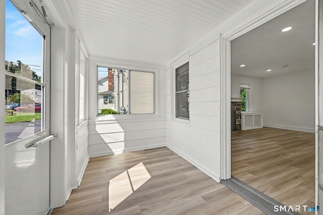 15 Whitmore Ln