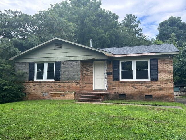Building Photo - Newly Renovated 3 Bedroom Home!!