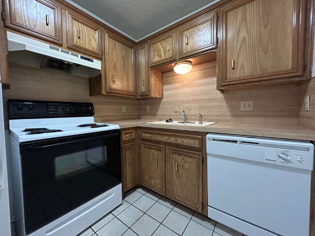 Photo - Duplex Across The Street From Costco & Easy Access To West Loop!