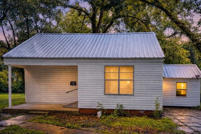 Building Photo - 2418 Alma St