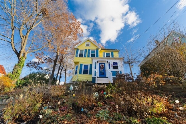 Building Photo - 118 Newburg St