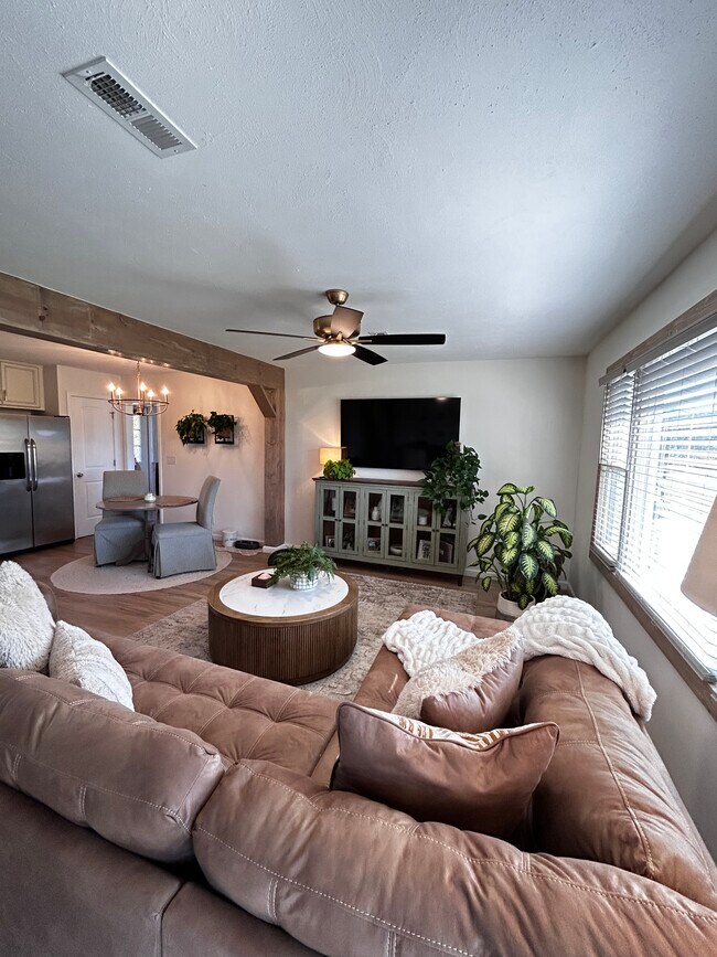 Photo - 4214 Englewood Blvd