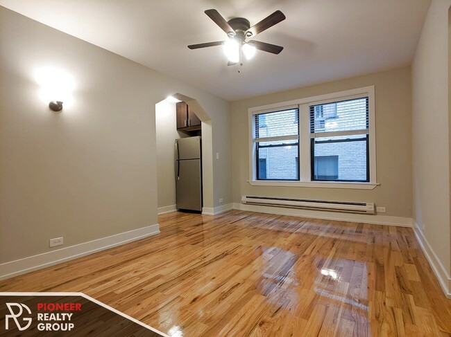 Photo - 429 W Roscoe St Apartments Unit #425-308