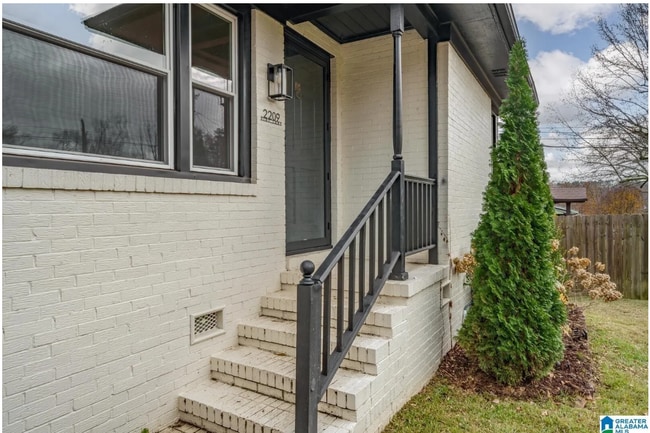 Photo - 2209 Pine Ln