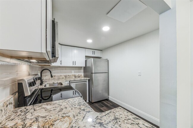 Photo - 480 NW 20th St Unidad 2010