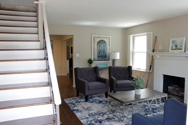 Photo - 826 Dover Ct