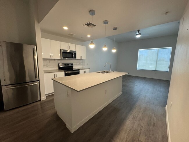 Photo - LUXURY CONDO IN DOWNTOWN PHOENIX