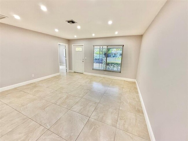 Photo - 2210 NE 54th St Unit W