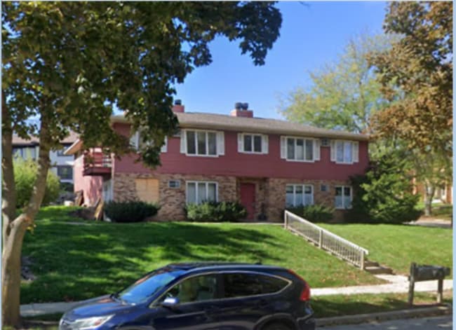 Building Photo - 2 S Wickham Ct Unit 4