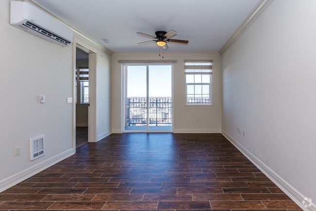 1BR, 1.5BA - Florence