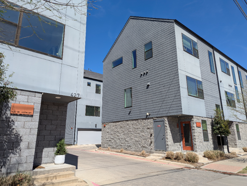 Photo - 427 W 10th St