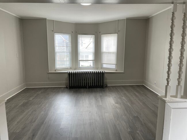 Building Photo - 1087 S Clinton Ave Unit apt 3