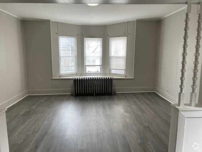 Building Photo - 1087 S Clinton Ave Unit apt 3