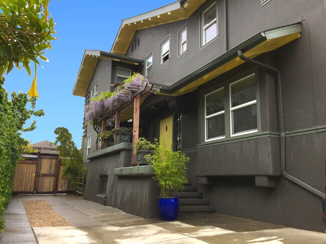 Entrada del edificio - 857 53rd St Unidad B