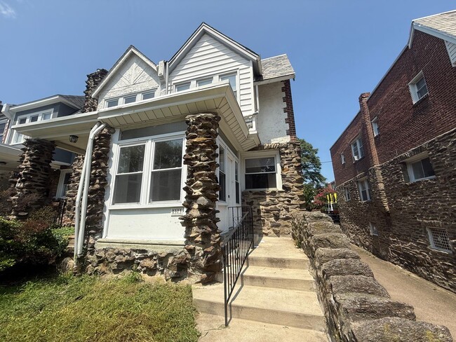 Building Photo - 373 E Cliveden St