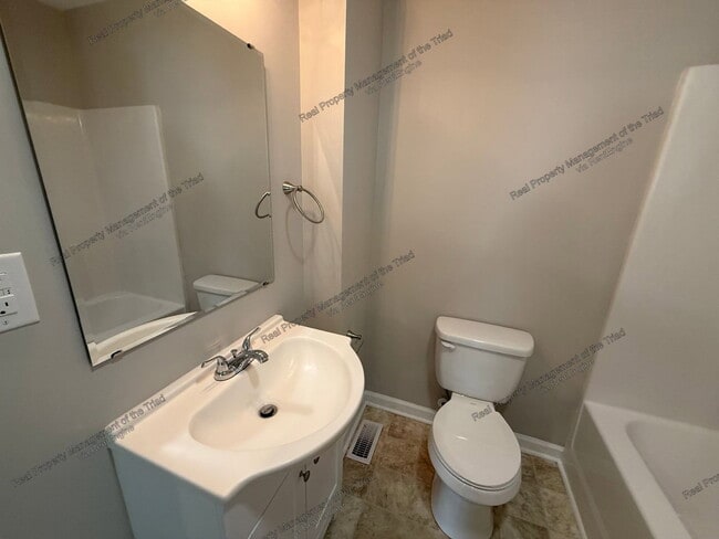 Photo - 507 Lowdermilk St
