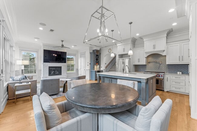 Building Photo - 426 Marshall St