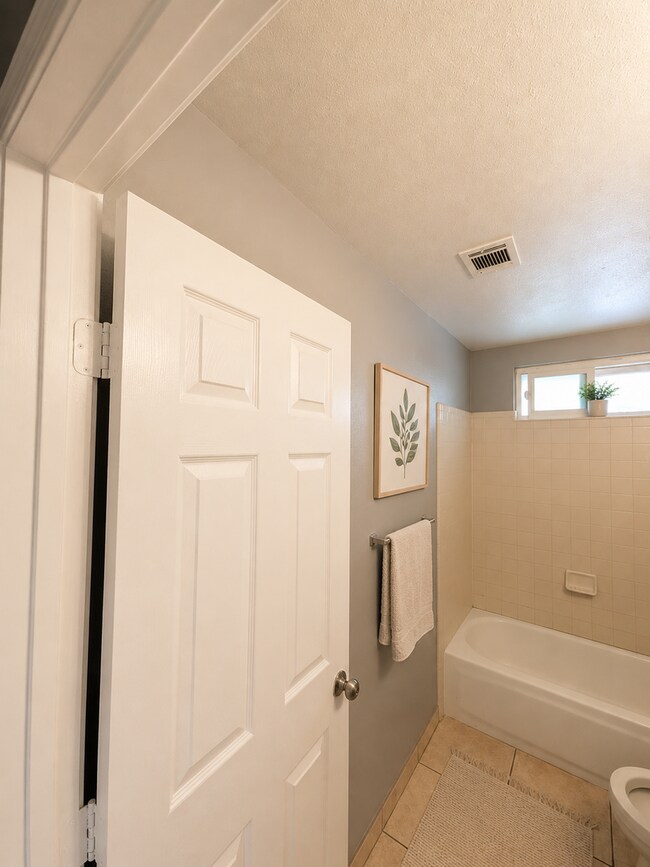 Photo - 1620 E Yale Ave Unidad 202