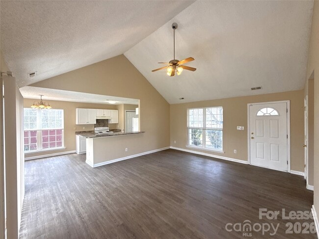 Photo - 507 Shafter Ct