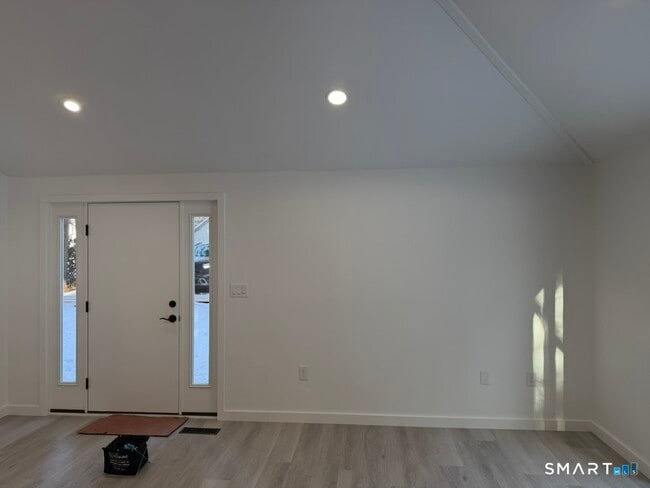 Photo - 15 Finch Run