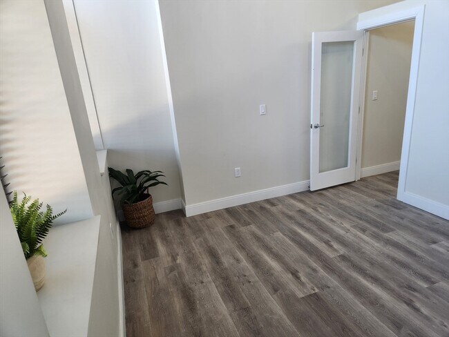 Photo - 13 Sudbury St Unidad 205